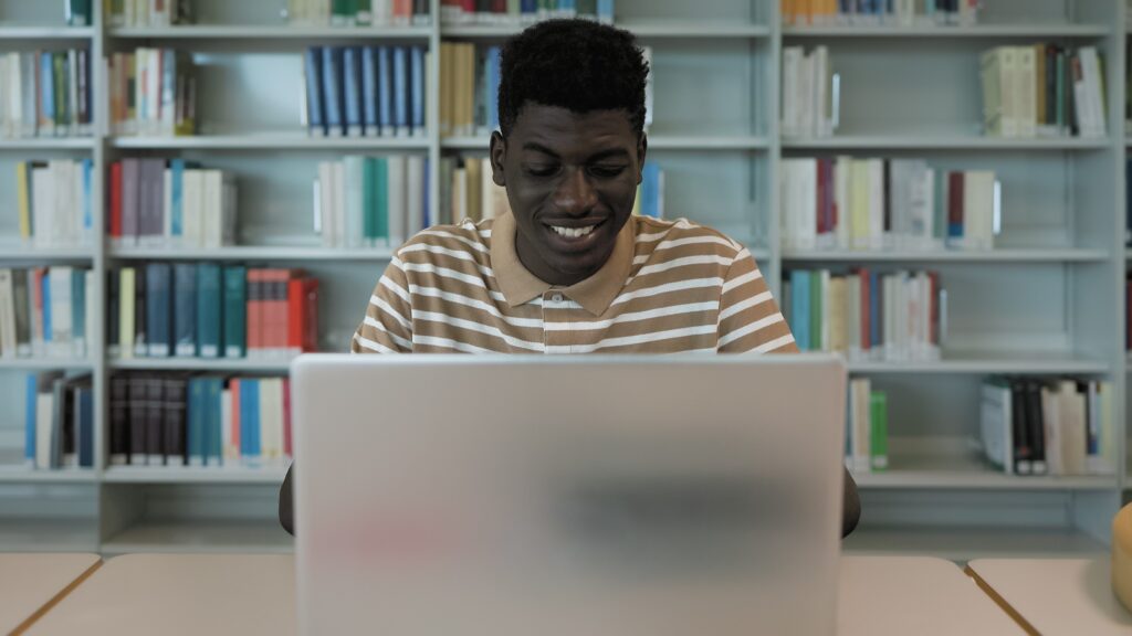 tecnologias da informação pelas bibliotecas